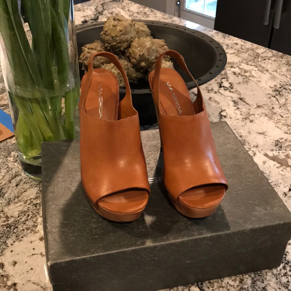Via Spiga .. Carmel Leather Platform Heel, size 8
